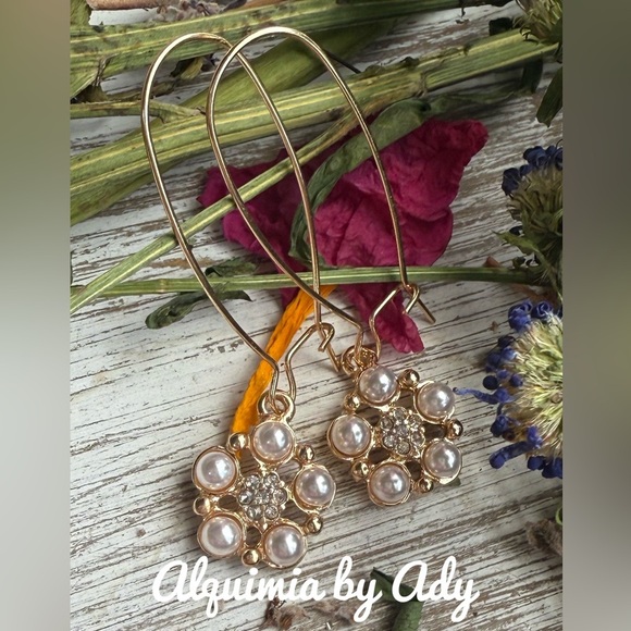 Alquimia Gold and White Pearl Hoop Earrings - Picture 1 of 1